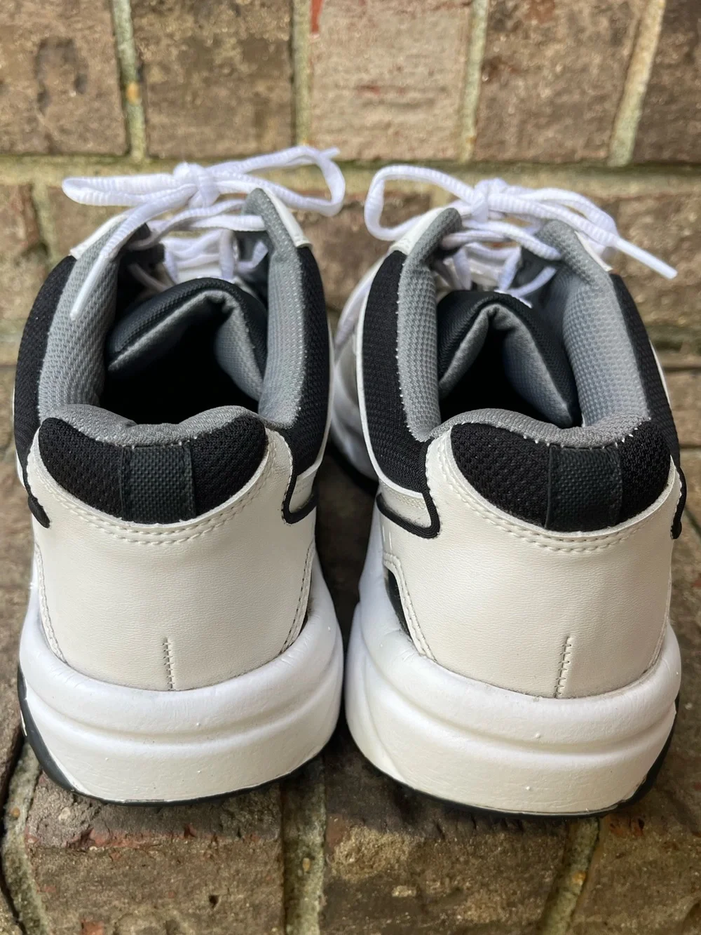 FootJoy Men’s Golf Shoes Size 10 White Black Spiked Leather 45428